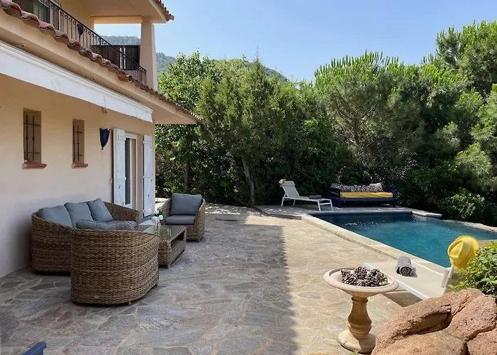 Bianca: Panoramic Sea Views With Heated Infinity Pool And Private Access Villa